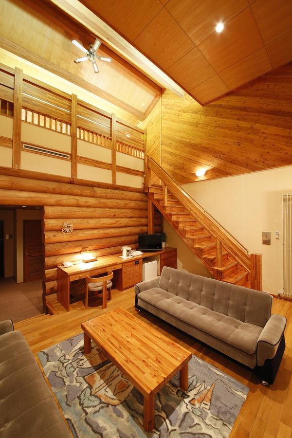 Log Hotel Larch Lake Kanayama Minamifurano Cameră foto